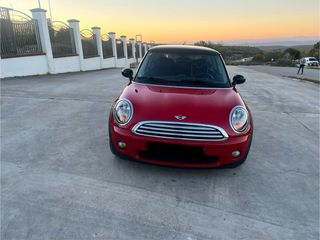 MINI Cooper automático, con levas en el volante.
