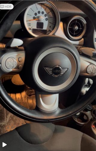 MINI Cooper automático, con levas en el volante.