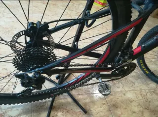 Bicicleta Montaña FOCUS 29'' Negra/Roja.