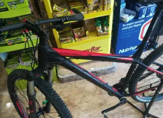 Bicicleta Montaña FOCUS 29'' Negra/Roja.