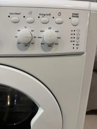 LAVADORA INDESIT 7KG SEMINUEVA