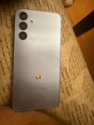 Teléfono móvil con su caja