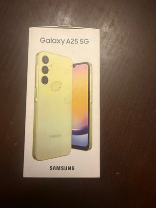 Teléfono móvil con su caja