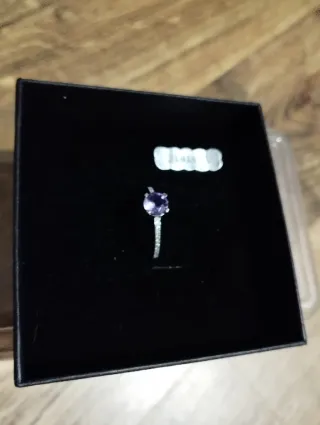 Anillo oro blanco 9kts, amatista y diamantes