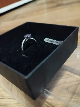 Anillo oro blanco 9kts, amatista y diamantes