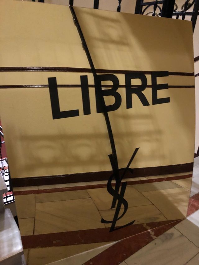 Adorno YSL Oro Efecto Espejo