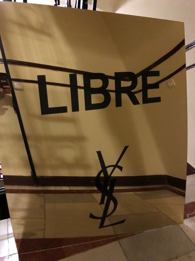 Adorno YSL Oro Efecto Espejo