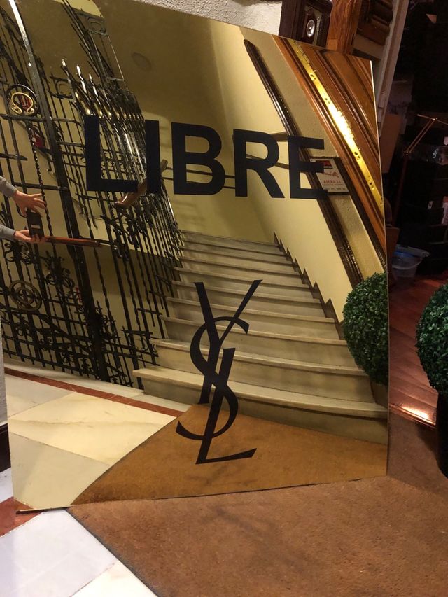 Adorno YSL Oro Efecto Espejo