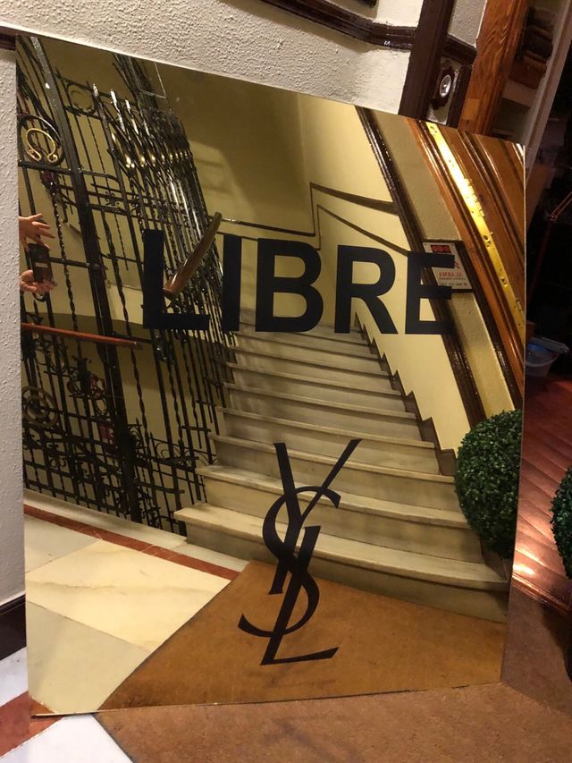 Adorno YSL Oro Efecto Espejo