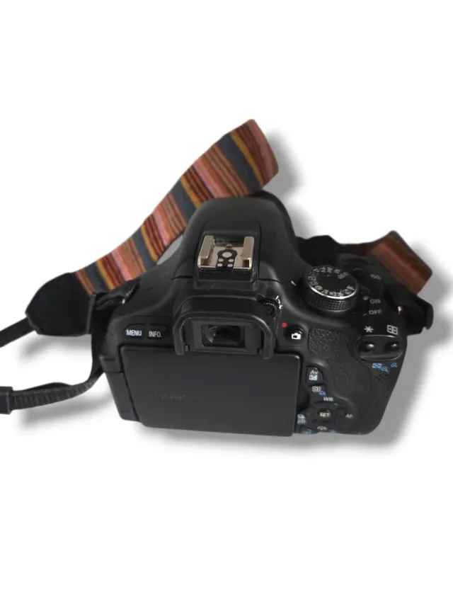 Cámara Canon EOS Rebel T3i EF-S 18-55mm