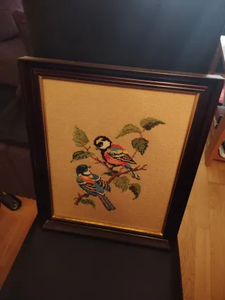 Cuadro de pájaros bordado