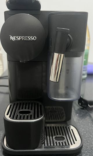 Cafetera Nespresso DeLonghi Lattissima One