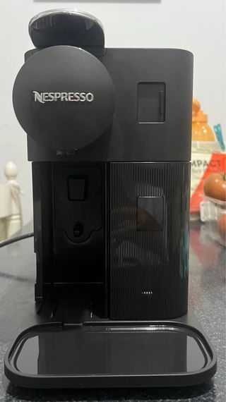 Cafetera Nespresso DeLonghi Lattissima One