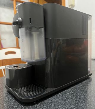 Cafetera Nespresso DeLonghi Lattissima One