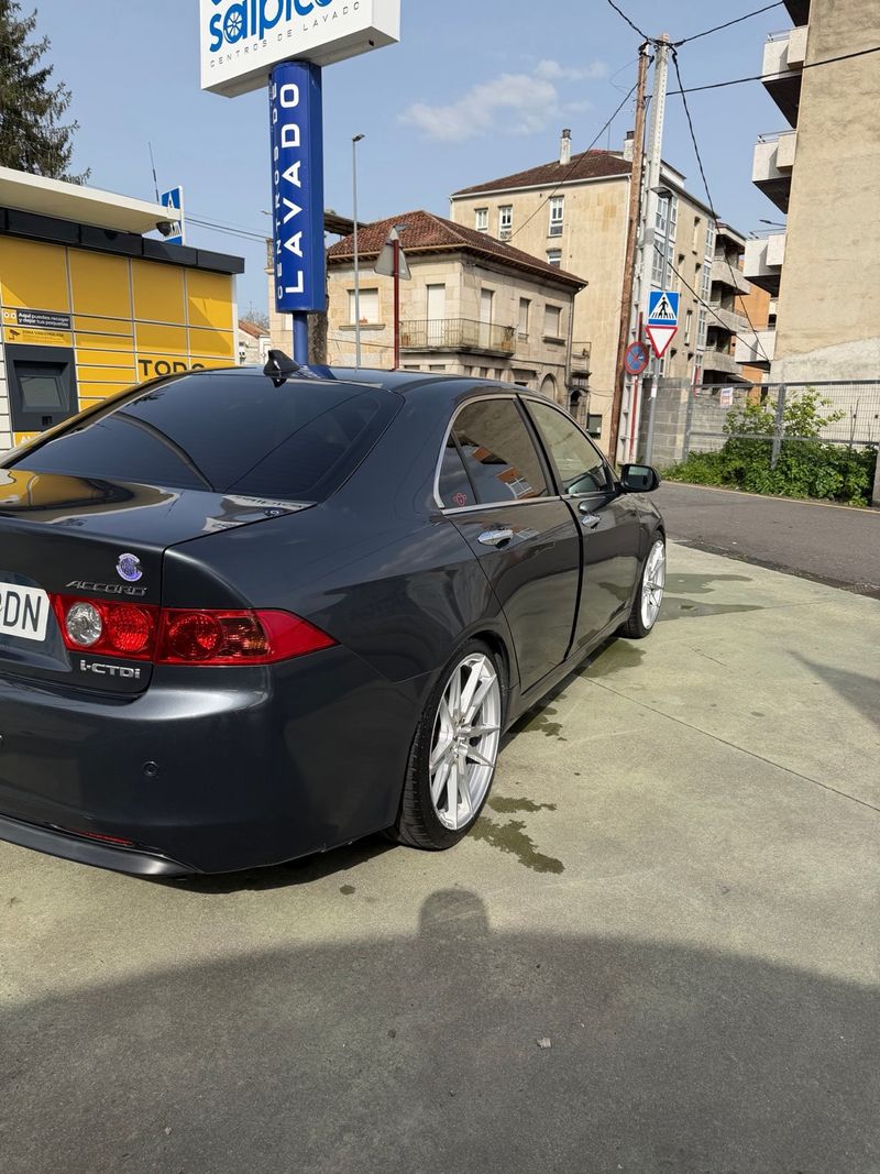 Honda Accord 2004 - foto 1
