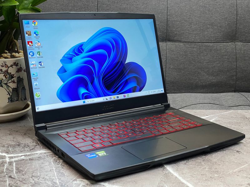 Portátil MSI Gaming GF63 Negro/Rojo