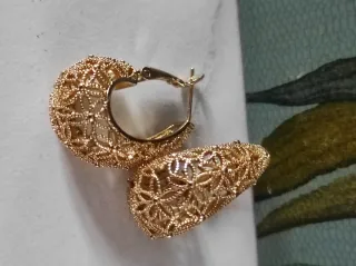 Orecchini filigrana dorati a goccia