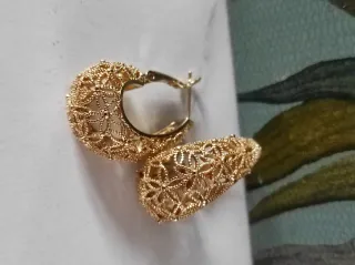 Orecchini filigrana dorati a goccia