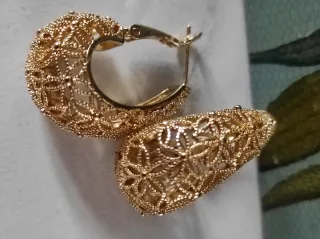 Orecchini filigrana dorati a goccia