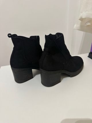 Botines Chelsea Tacón Ancho Negros