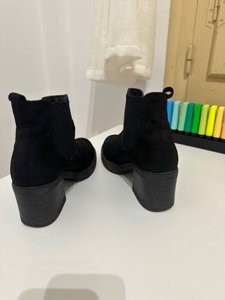 Botines Chelsea Tacón Ancho Negros