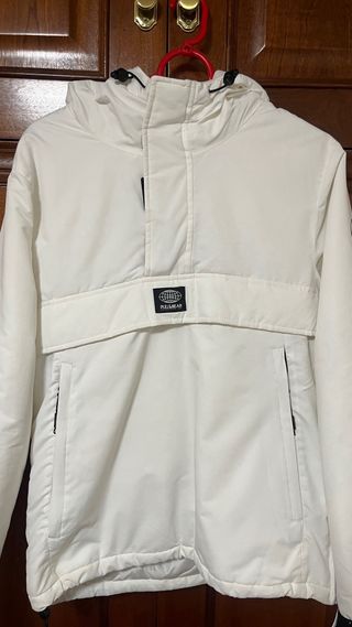 Chaquetón Pull and Bear Blanca