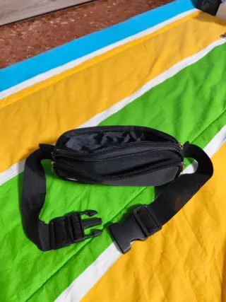 Riñonera unisex negra