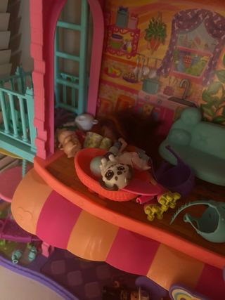 Casa Enchantimals con 5 muñecas