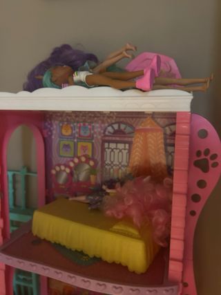 Casa Enchantimals con 5 muñecas