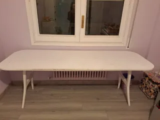 Mesa de madera blanca para manualidades