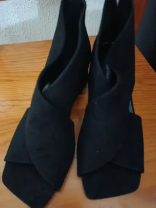 Sandalias negros abiertos tacón