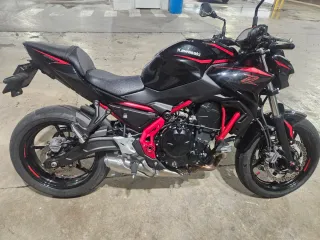 Kawasaki z650 ABS Negra/Roja