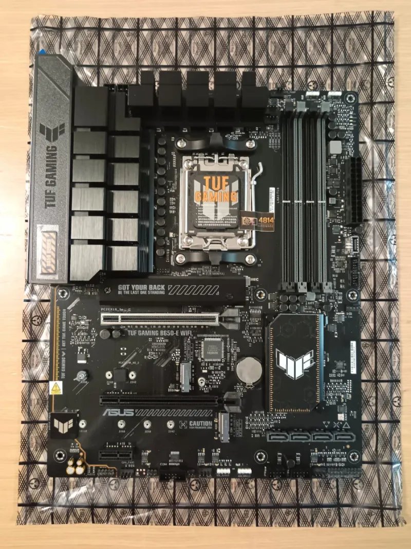 ASUS TUF GAMING B650 E WIFI Placa Base afbeelding 4