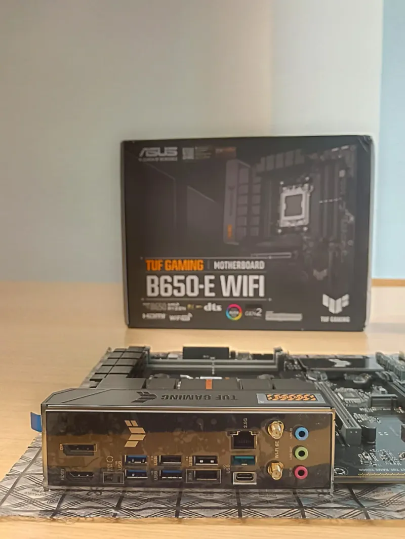 ASUS TUF GAMING B650 E WIFI Placa Base afbeelding 5