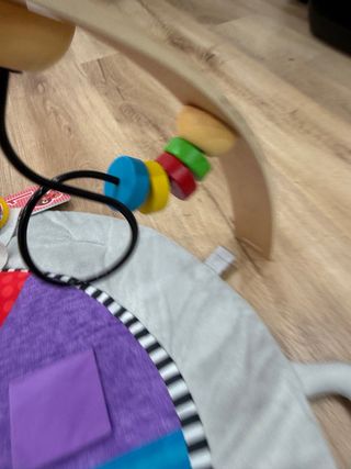 Parque de juego infantil con arco