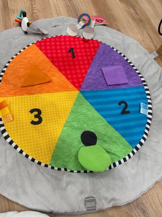 Parque de juego infantil con arco