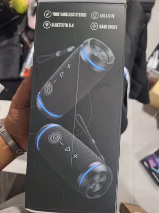 Altavoz Bluetooth W-KING Negro