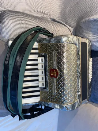 Acordeón Weltmeister 40 Bajos