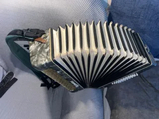 Acordeón Weltmeister 40 Bajos