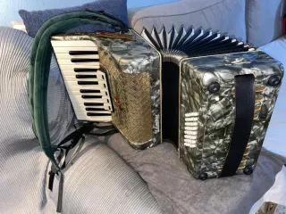 Acordeón Weltmeister 40 Bajos