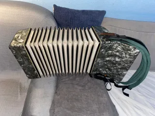 Acordeón Weltmeister 40 Bajos