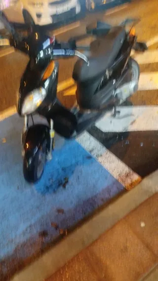 Aprilia Sport City 125 Scooter Negra