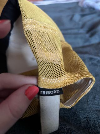 Gorra de béisbol amarilla y blanca