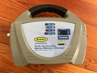 Cargador Batería Vehículo Ring RECB208 8A