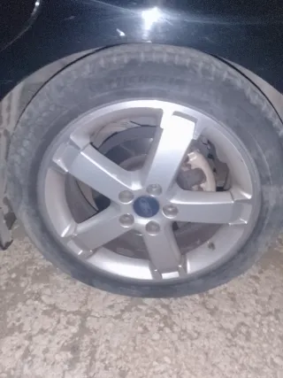 Llanta de aleación Ford