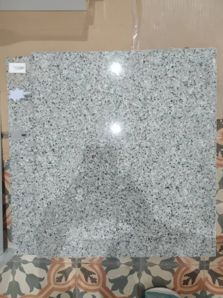 Frontal y laterales de granito para encimera