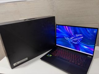 Asus RTX i9 1TB 240Hz Táctil