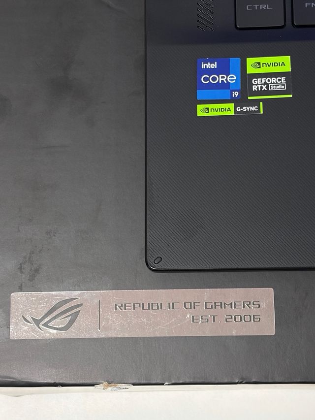 Asus RTX i9 1TB 240Hz Táctil