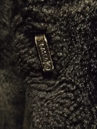 Abrigo negro de pelo  marca dasco