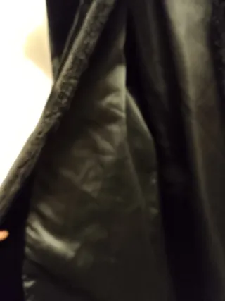 Abrigo negro de pelo  marca dasco